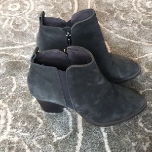 Vince Camuto Grey Suede Booties Size 8